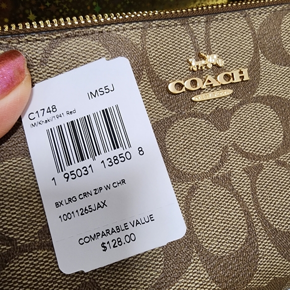 NWT Coach Signature Large Leather wristlet with charms - Picture 3 of 9